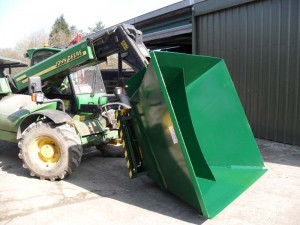 Feed bucket